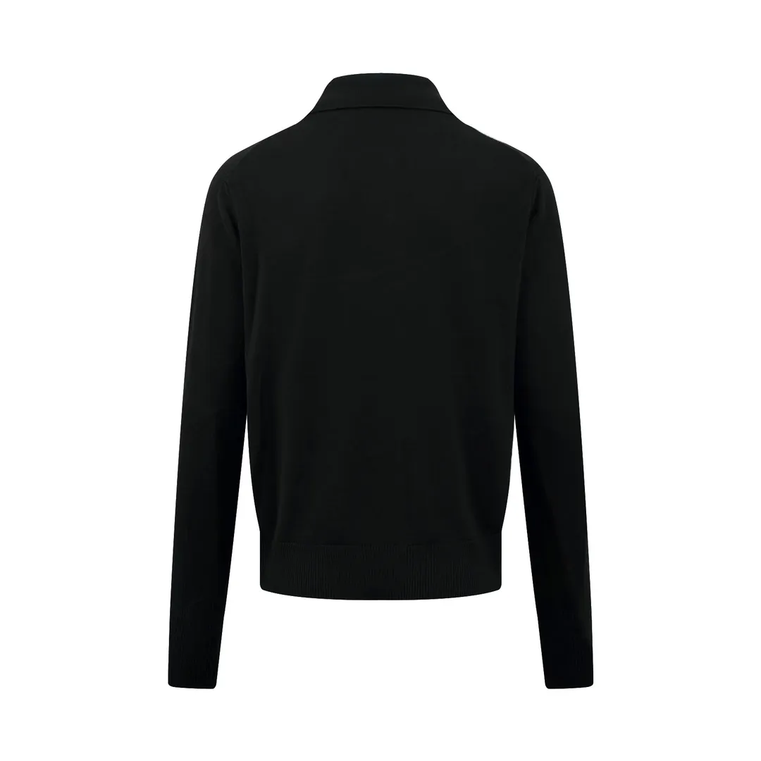 Ami Paris love embroidered knitted cardigan. Custom-woven luxurious and ultra-fine merino wool. Soft and delicate, comfortable and close to the skin. The main color is deep black. A bright red love heart jumps out on the chest, adding a touch of agility and playfulness. The brand is highly recognizable. The arrangement of buttons and the symmetrical beauty of the pattern create a sense of vertical extension visually, making the wearer's figure more upright and slender. It is the ultimate simplification of color, and conveys the love and persistence of life. Meet the ultimate simplicity, the well-deserved king of Versatile. Process 1: Use imported machine embroidery technology. Use advanced computer control systems and precision mechanical components to realize Ami love embroidery operations. High precision. Smooth and delicate lines. Process 2: Softening and deodorizing process of garment washing water. Use professional washing equipment and specific detergents to deep clean and deodorize the clothes. Improve the feel and appearance of the clothes. Accessories: Customized 1:1 Ami trademark. Fit: Fitted Size: S M L XL Style number: 25167